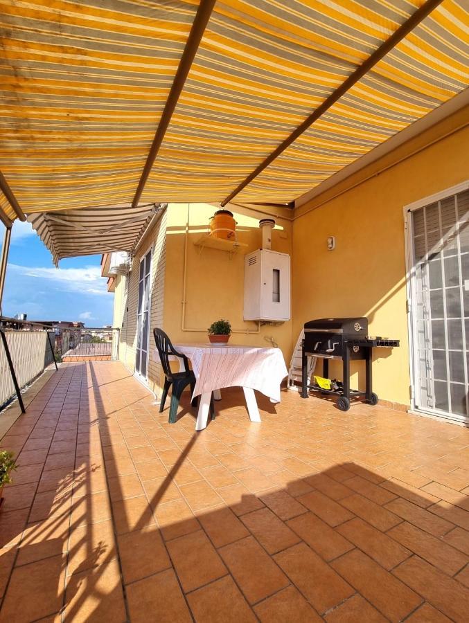Attico Con Terrazzo Relax Lägenhet Ladispoli Exteriör bild